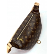 Сумка Louis Vuitton Bumbag из классической канвы Monogram с кожаной нашивкой